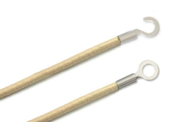 Gummischnüre mit Kabelschuhen, geschlossen und offen, beige